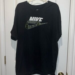 Men’s XXL The Nike Tee